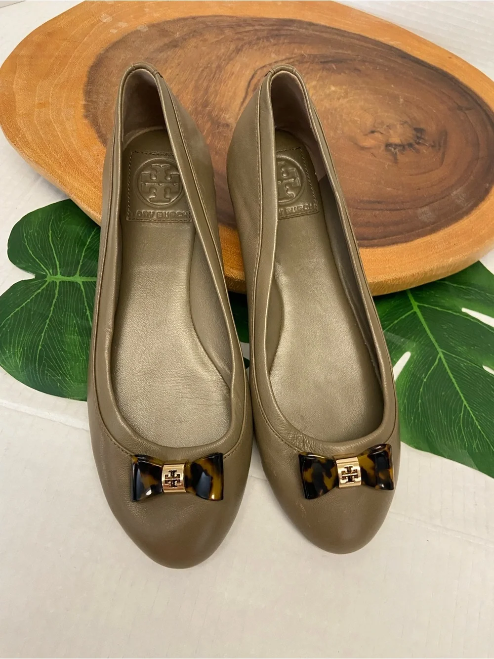 Tory Burch Olive Brown Tortoise Bow Flats